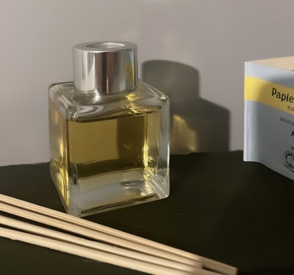 Diffuseur de parfum à batônnets "papier d'arménie"
