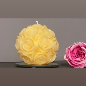 bougie rose sur support