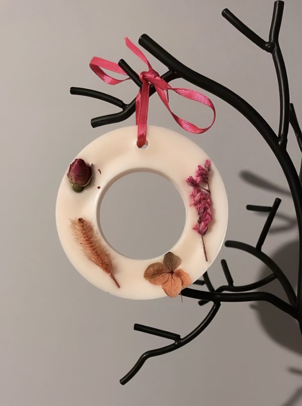 Suspension placard ronde parfum " rose " in love